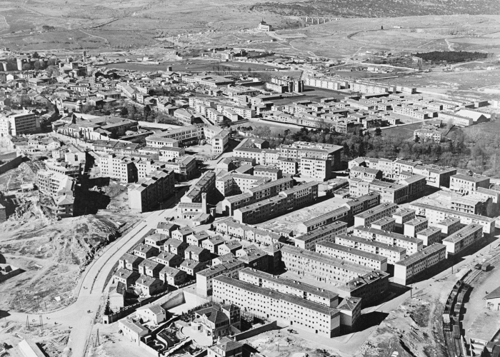    VII. ÁVILA 1958. 75 AÑOS DE LA CIUDAD RENACIDA A VISTA DE PÁJARO. VIVIENDAS SOCIALES