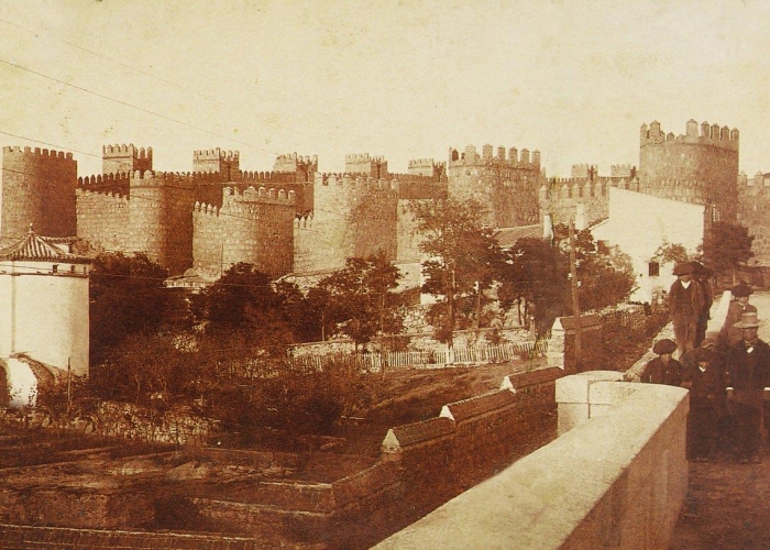 ÁVILA DESDE EL MIRADOR DE LOS CUATRO POSTES (III).  Recorrido por la historia de la fotografía abulense plasmada desde su principal atalaya y entorno