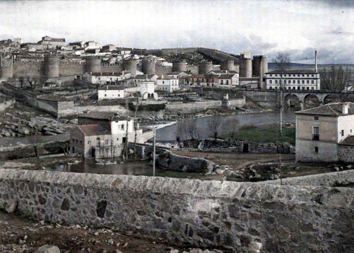 ÁVILA DESDE EL MIRADOR DE LOS CUATRO POSTES (y VI). Recorrido por la historia de la fotorafía abulense plasmada desde su principal atalaya y  entorno