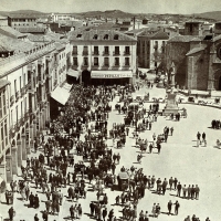 CRÓNICAS DEL MERCADO GRANDE (VII)  Aproximación cultural a la plaza de Ávila  